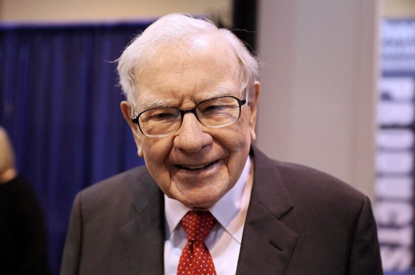 Warren Buffett honors Charlie Munger in annual note, Berkshire reports record cash pile - Business and Finance - News